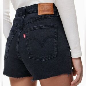 BNWT levi’s premium ribcage jean shorts in black🖤